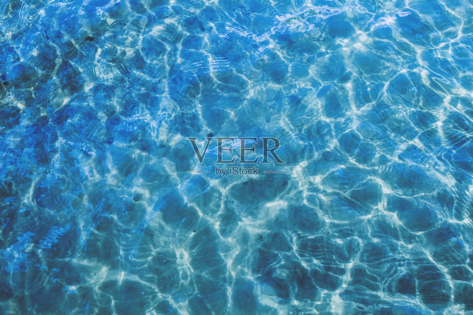 蓝色的海洋水。照片摄影图片