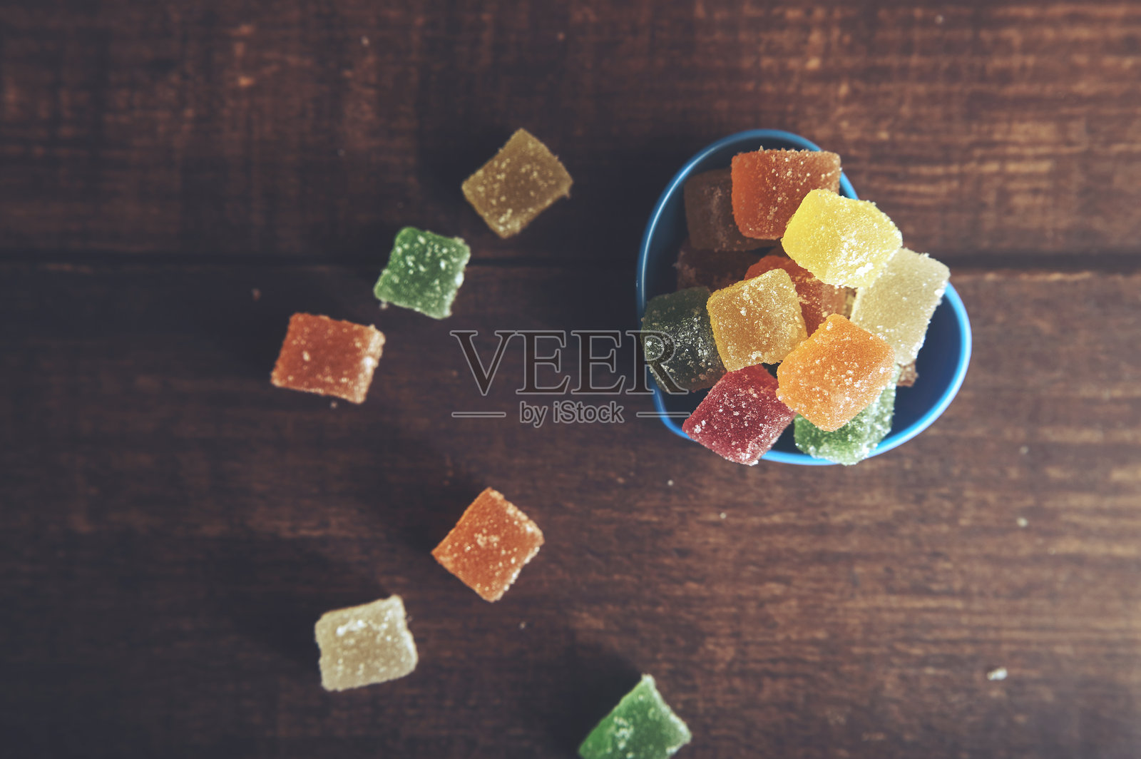 心形碗里的水果果冻糖果——泰米尔纳德邦的传统食物照片摄影图片