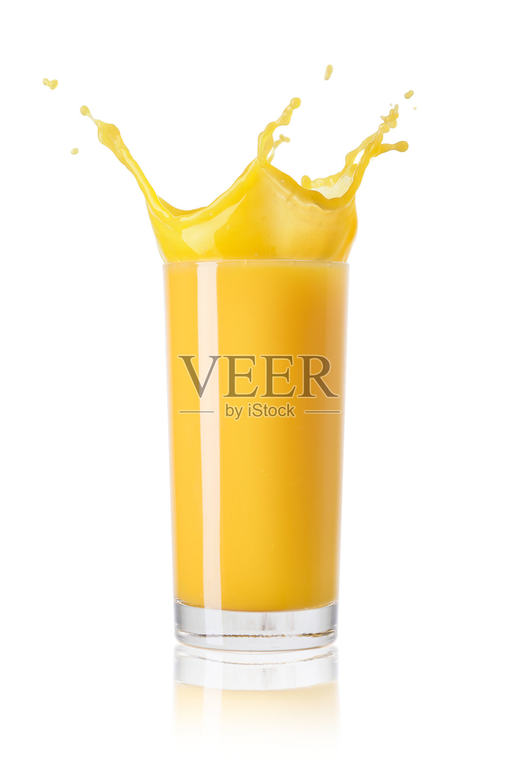 白色背景上的一杯橙汁照片摄影图片