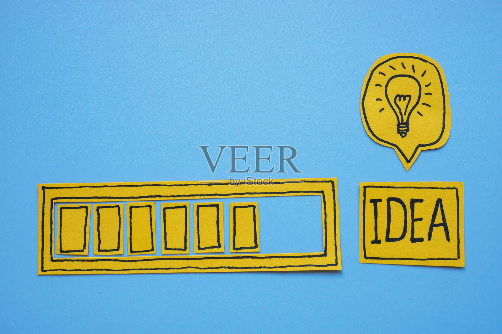 创意和灯泡的进度条。创造力发展和创新过程。照片摄影图片