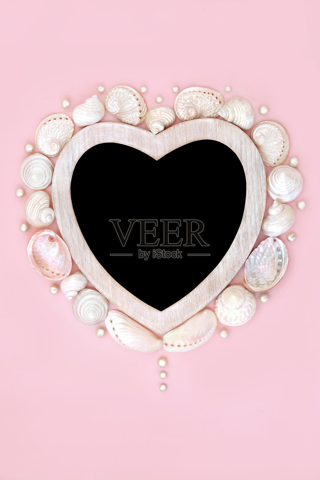 珍珠和母贝海螺心形框架照片摄影图片