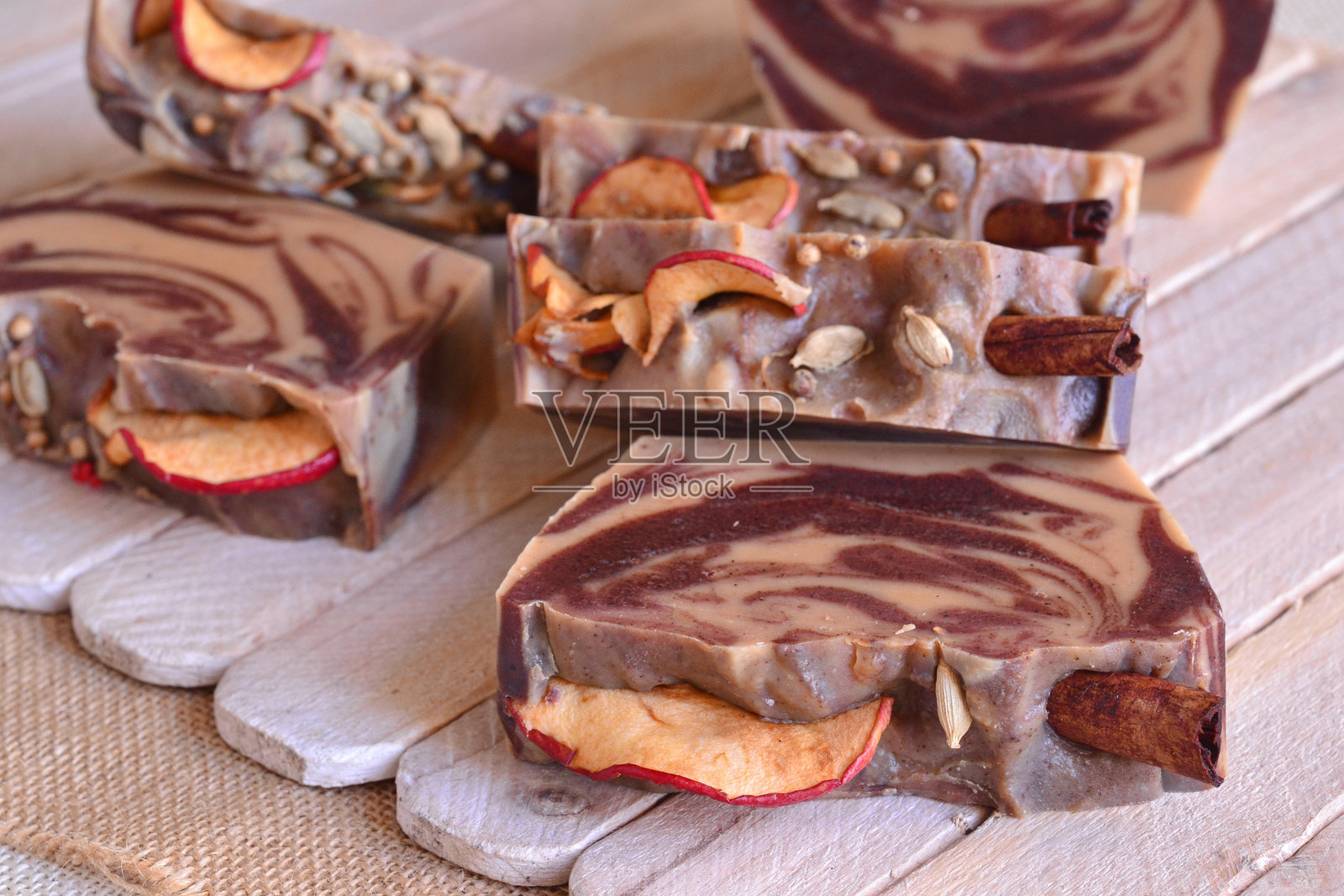 圣诞礼物手工香皂DIY自制礼品肉桂苹果橙子巧克力香气照片摄影图片