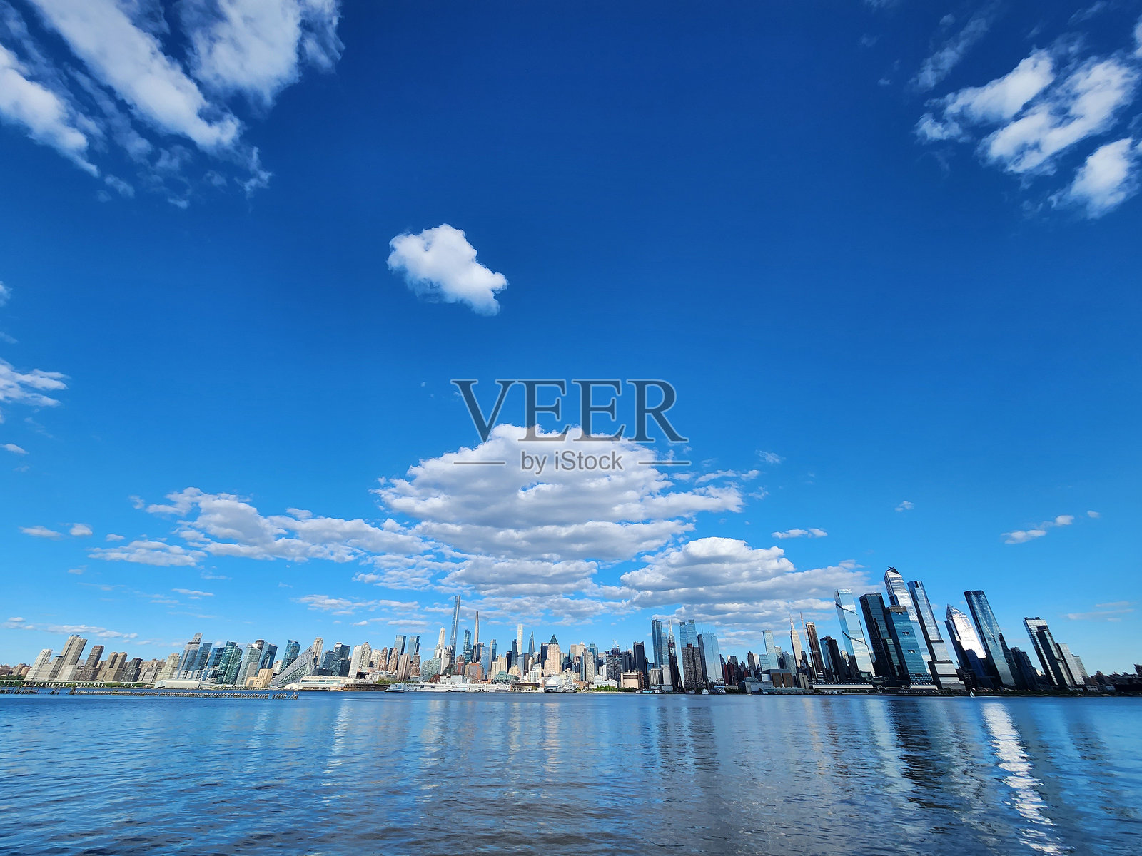 大都市城市景观。纽约市中心。曼哈顿天际线。纽约市。纽约的摩天大楼城市景观。纽约城市建筑。曼哈顿中城。大都市城市。纽约市标志性的摩天大楼。照片摄影图片