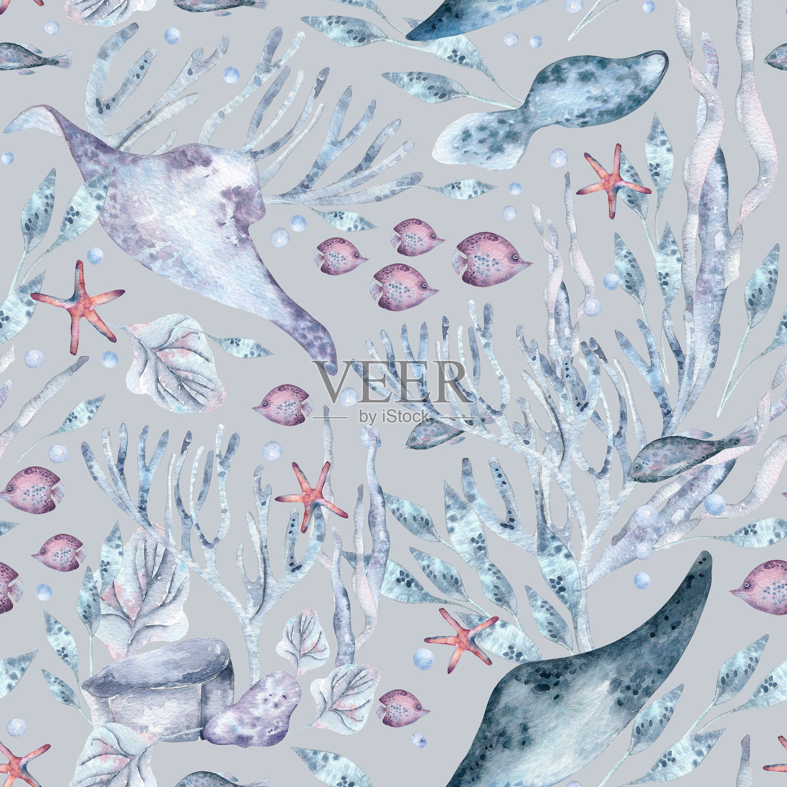 深海生物的水下无缝图案,包括黄貂鱼、海星和海藻,采用柔和的粉彩色调。水生生物和植物的水彩纹理,适用于海洋包装和家用纺织品设计。插画图片素材