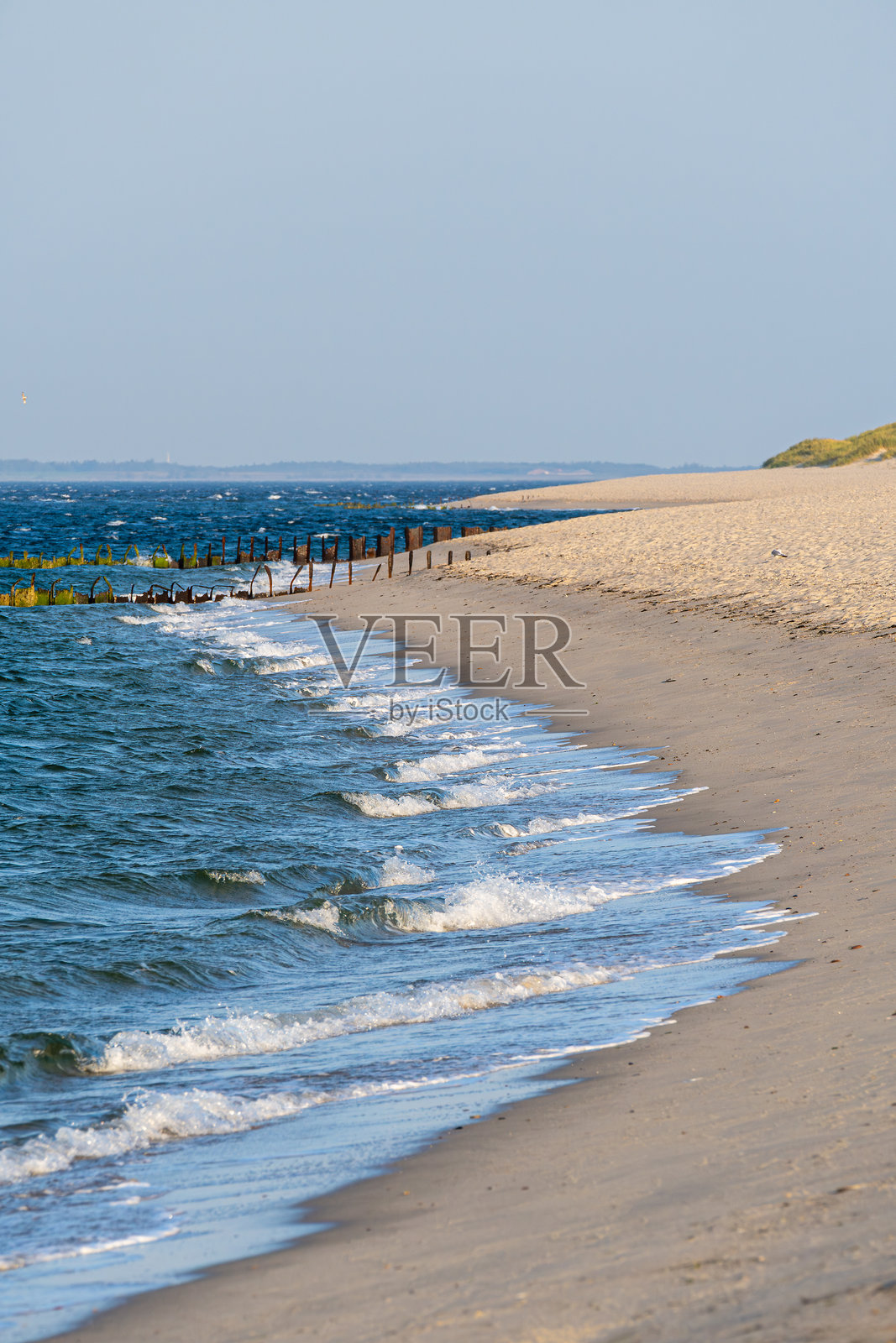 海浪拍打着西尔特岛的沙滩照片摄影图片