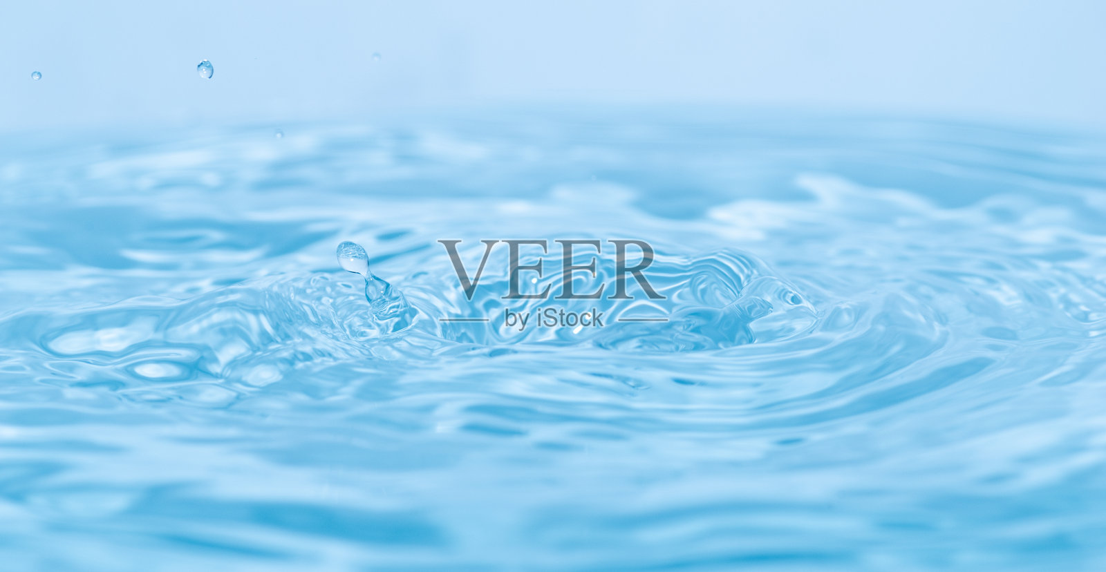 美丽的水面,呈现复杂的图案照片摄影图片