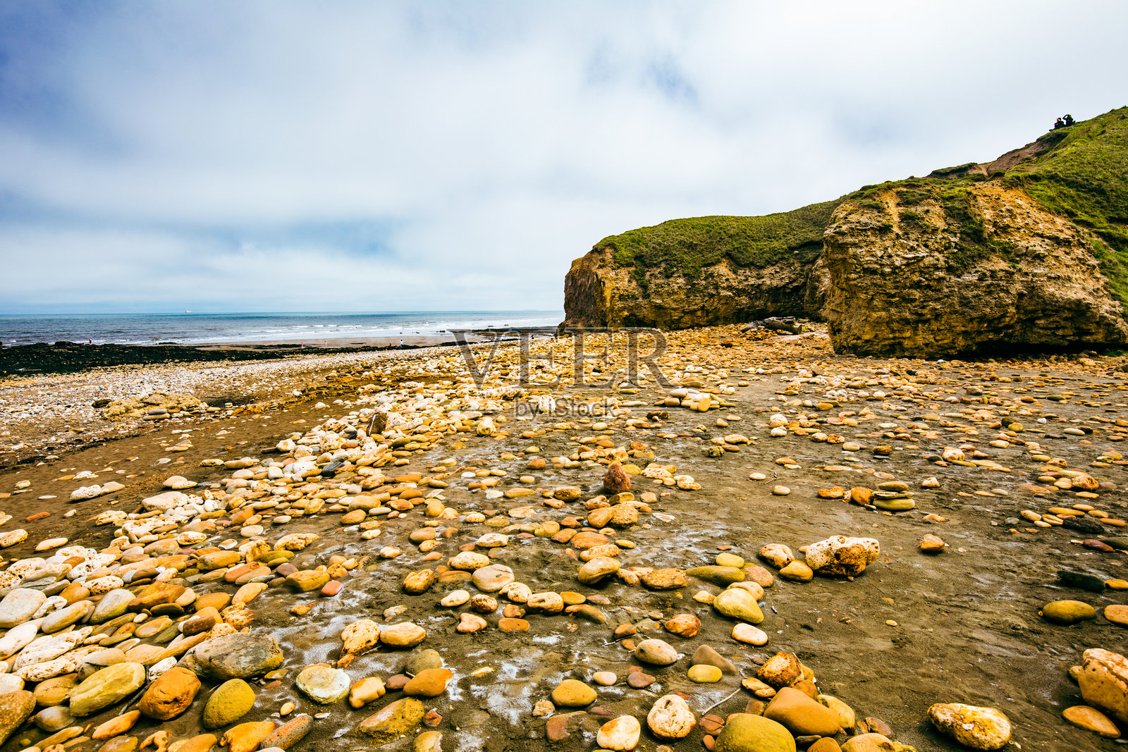 黑霍尔岩石和克朗登迪恩海滩的悬崖与海滩照片摄影图片