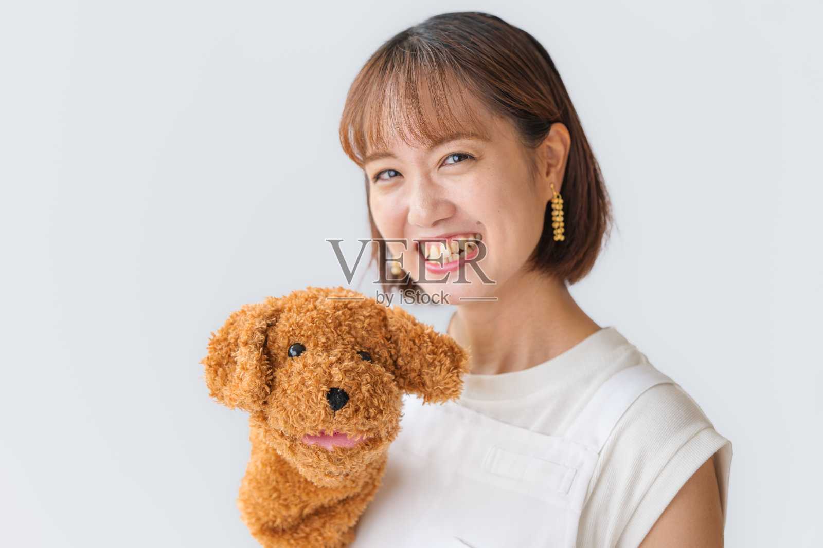 玩偶和女人照片摄影图片