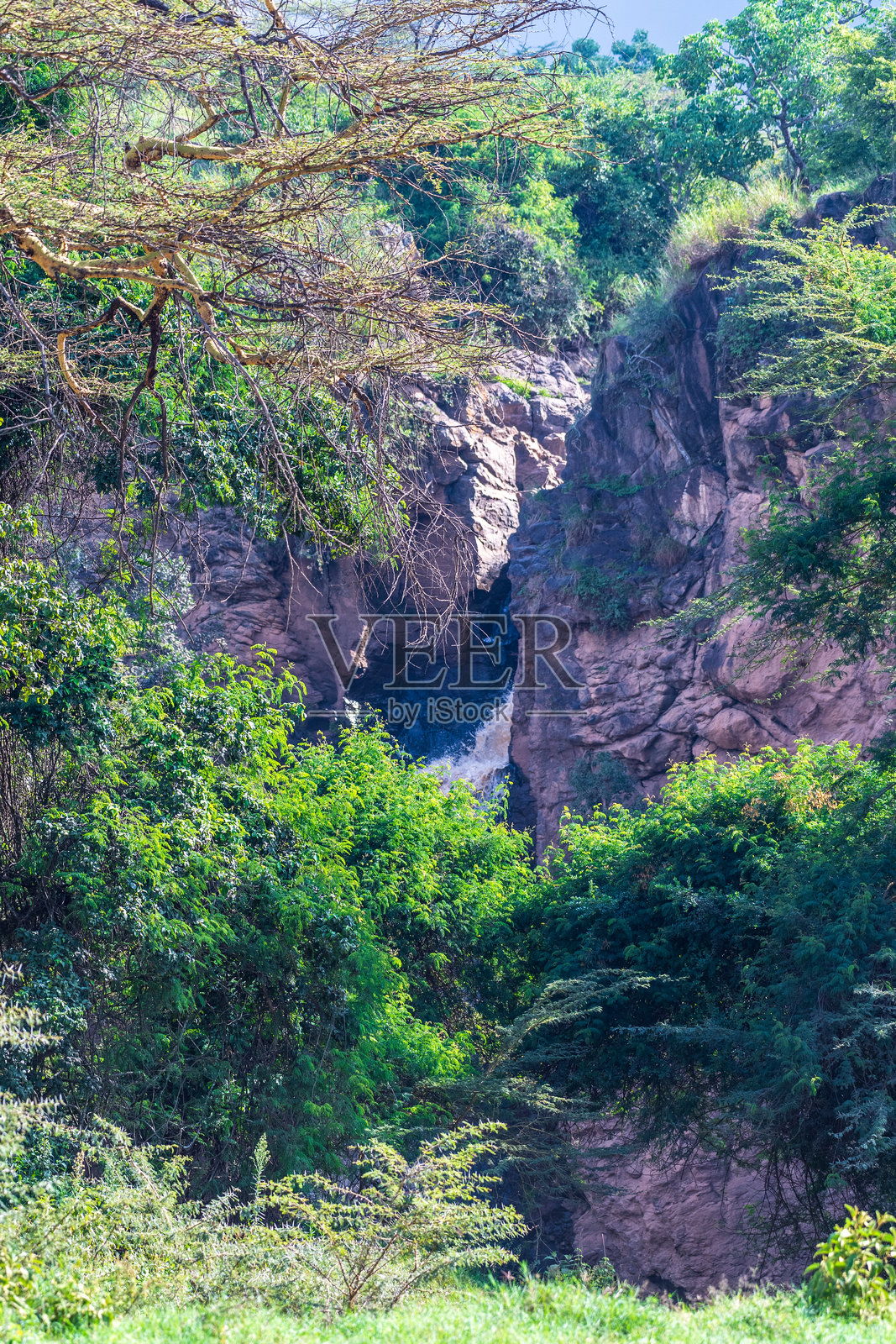 纳库鲁国家公园的马卡利亚瀑布照片摄影图片