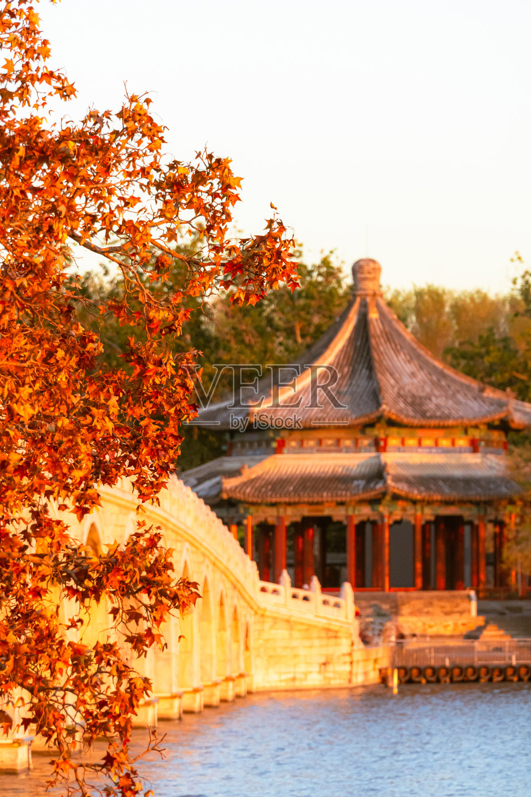 北京颐和园的宝塔照片摄影图片