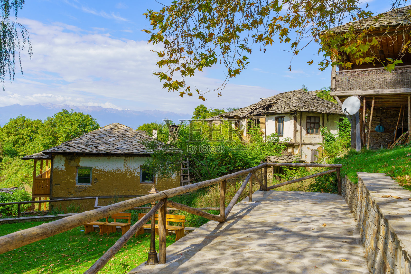 莱什滕村的典型房屋照片摄影图片