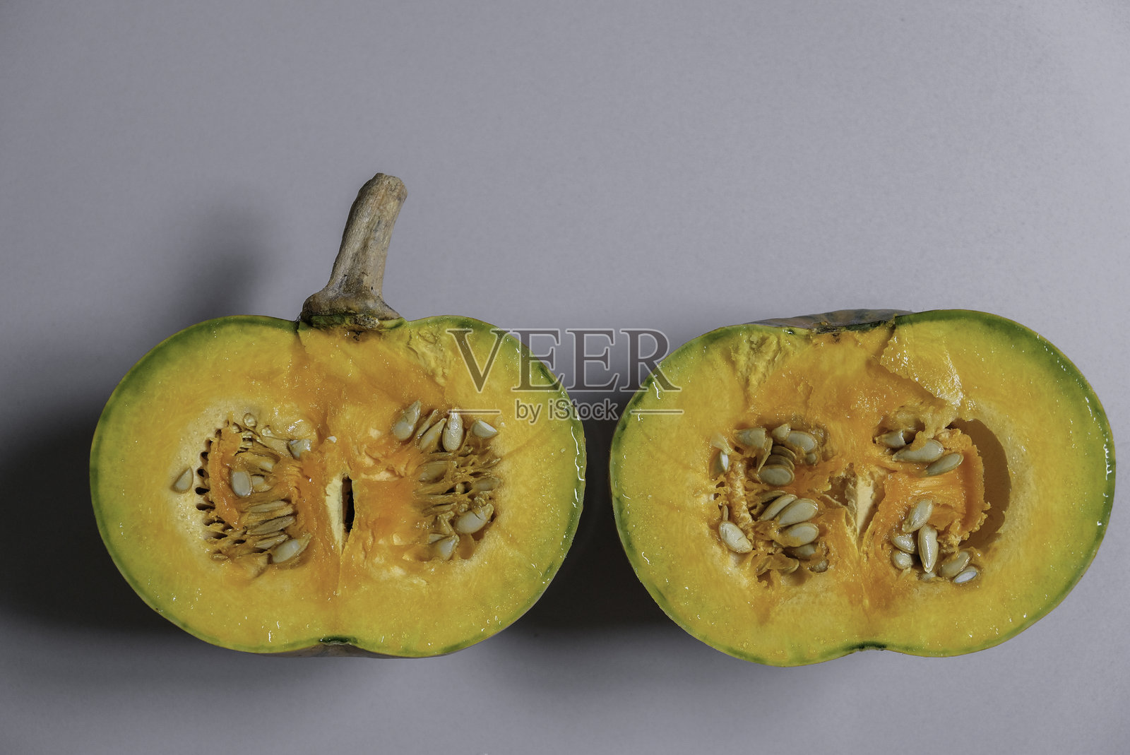 新鲜切片的橙色南瓜照片摄影图片