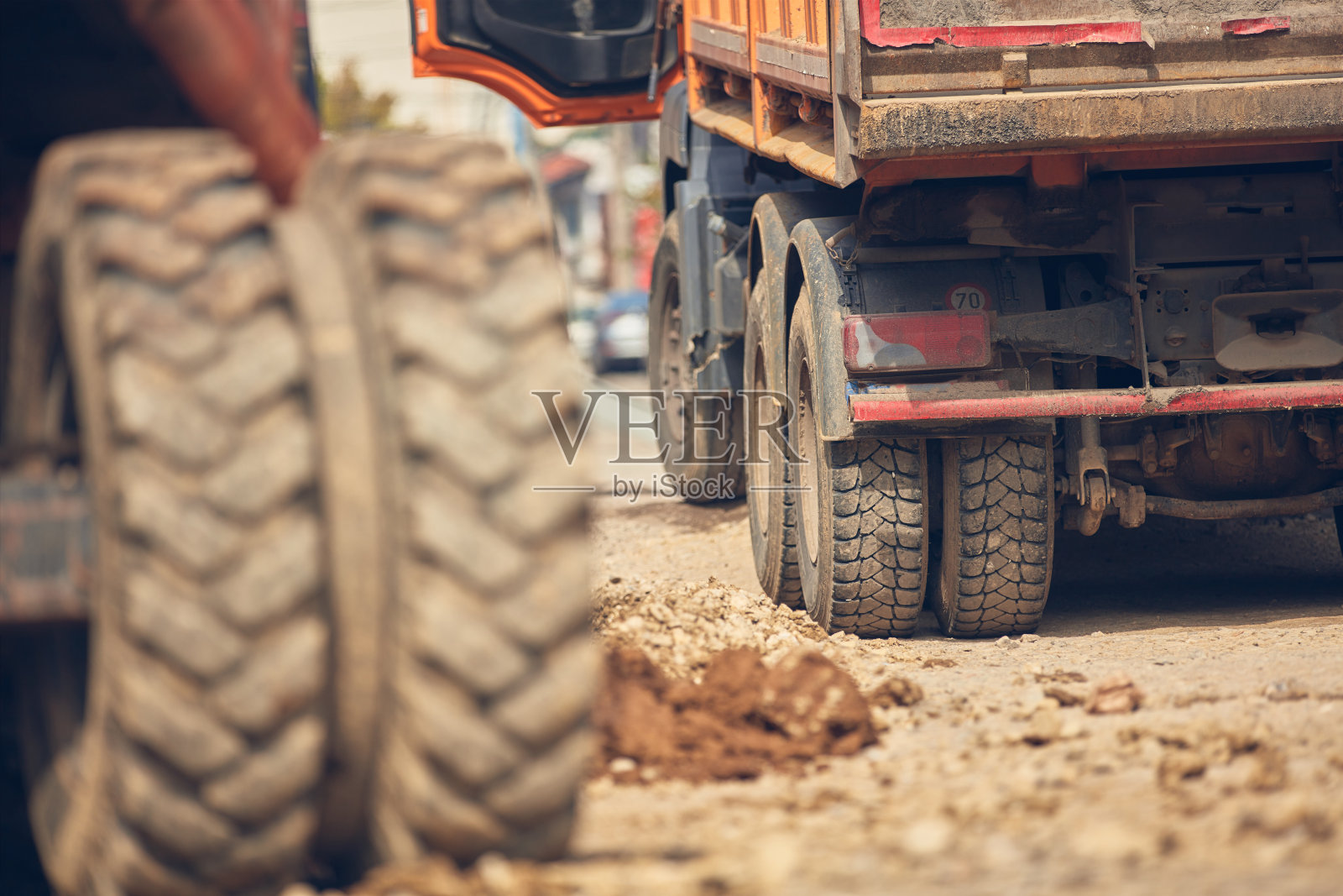 城市街道重建,重型机械作业。照片摄影图片
