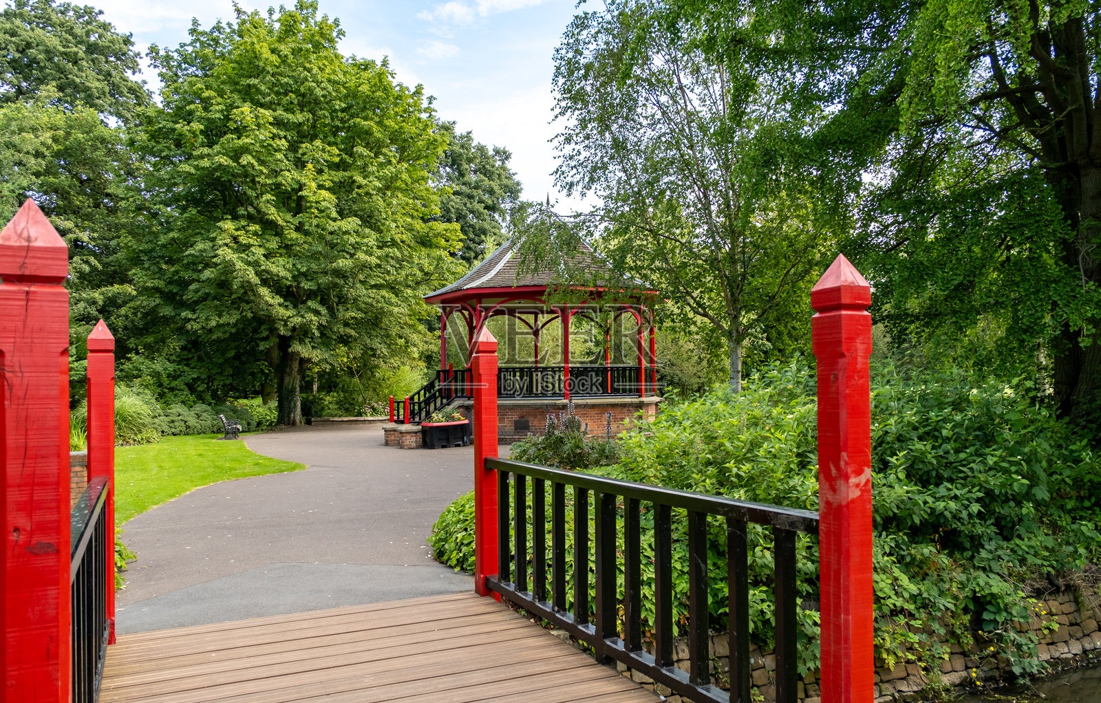 通往凉亭的桥照片摄影图片