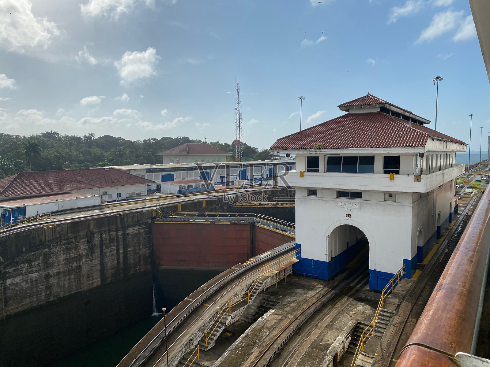 巴拿马运河的加通闸门照片摄影图片
