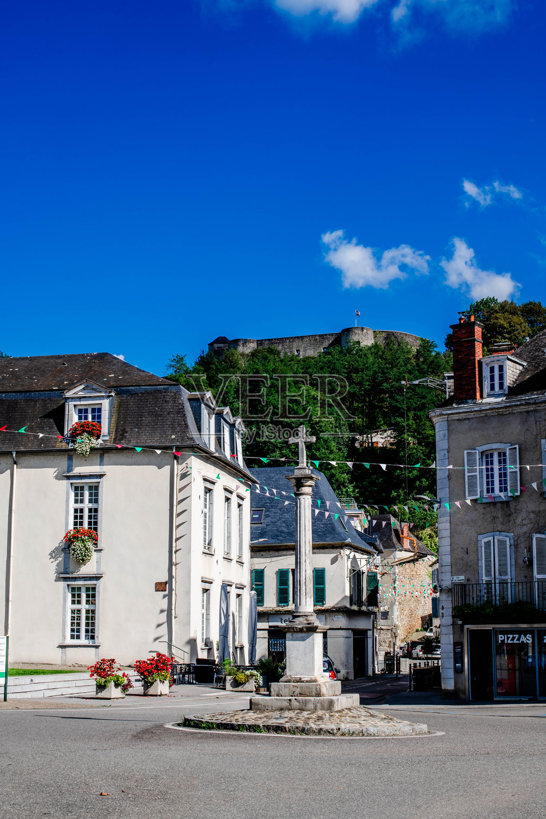 发现位于法国巴斯克地区的莫雷昂-利查尔城堡。照片摄影图片