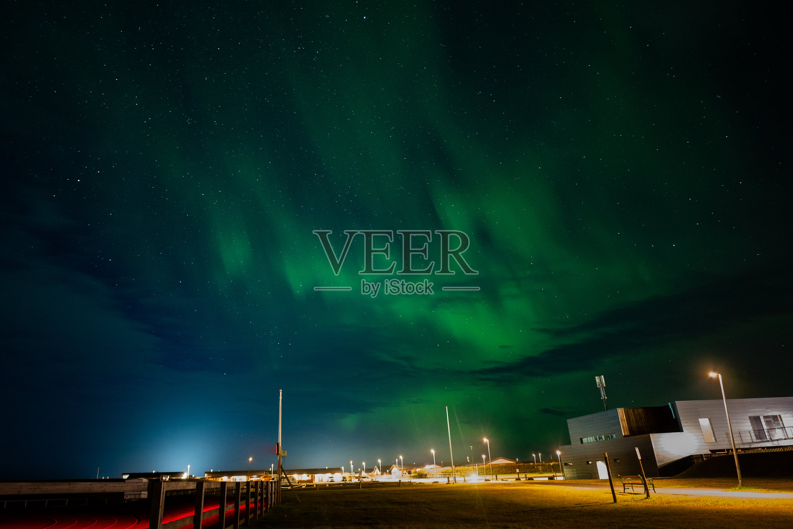 Þorlákshöfn上空的北极光照片摄影图片