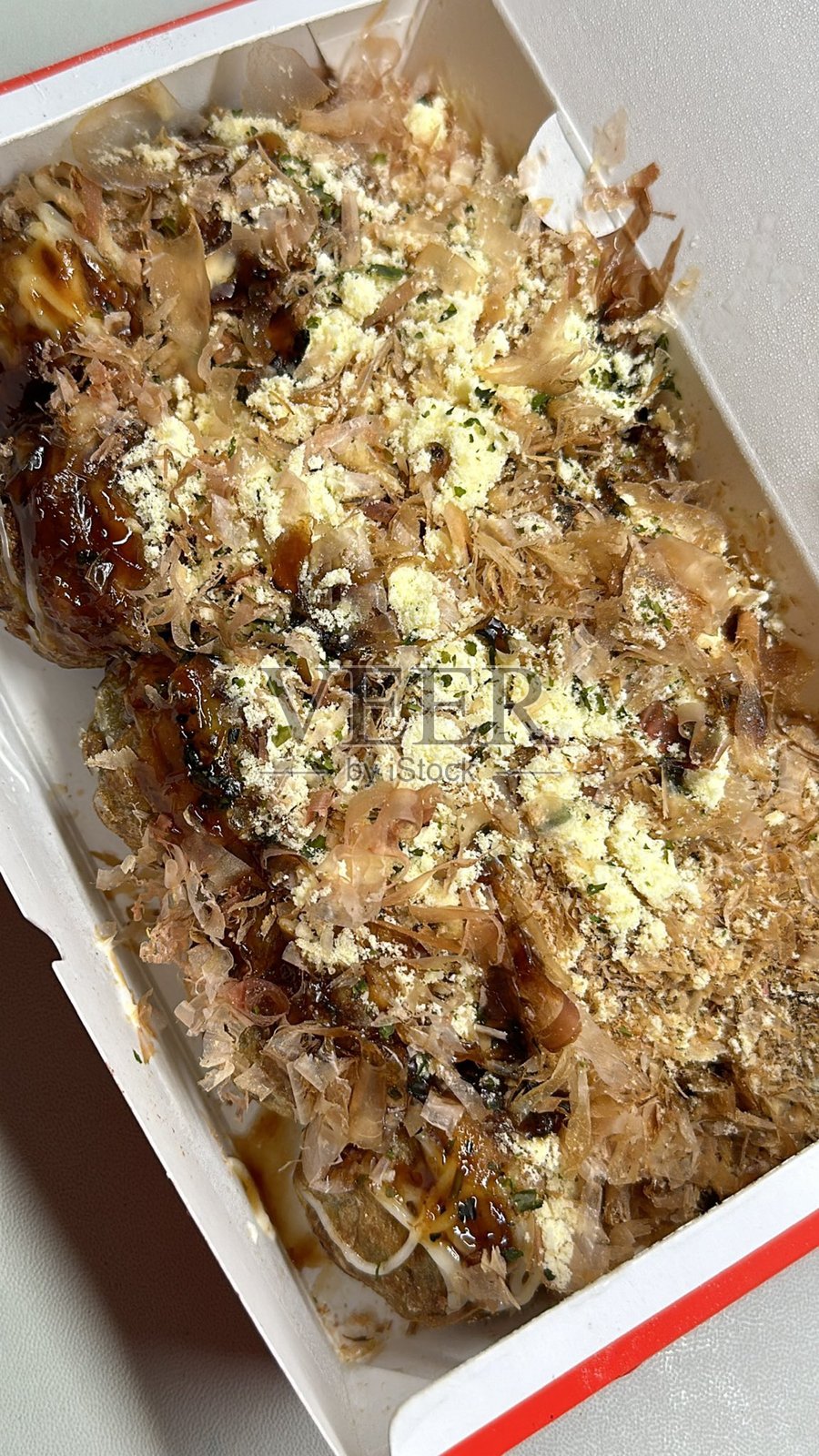 章鱼烧球或章鱼球。日本大阪。章鱼烧是日本最著名的小吃之一。照片摄影图片