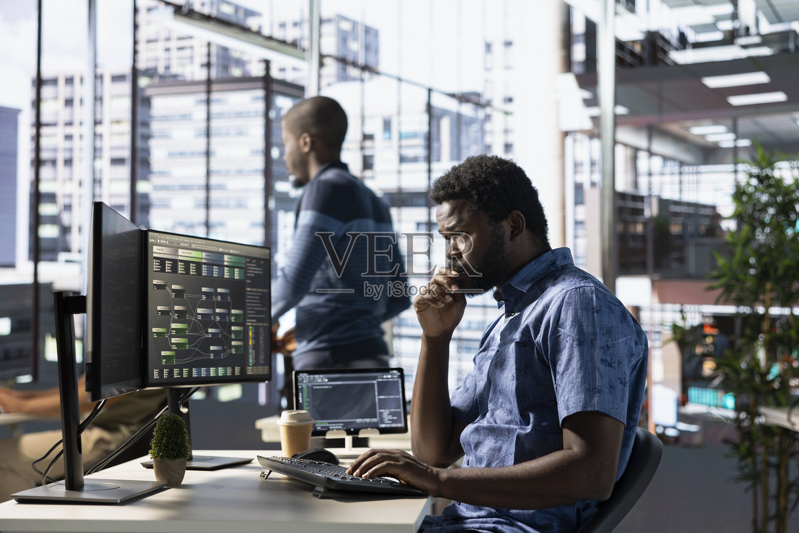 计算机科学家开发和维护机器学习API照片摄影图片