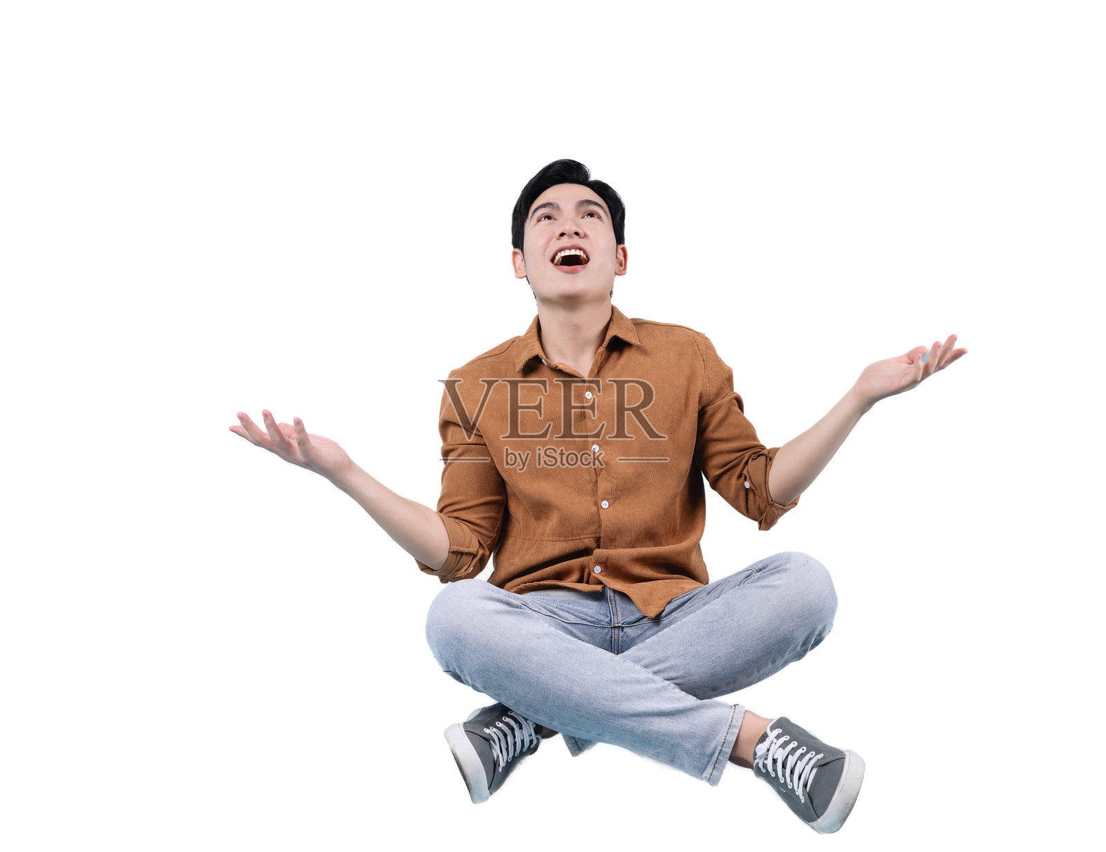 年轻的亚洲商人在白色背景上照片摄影图片