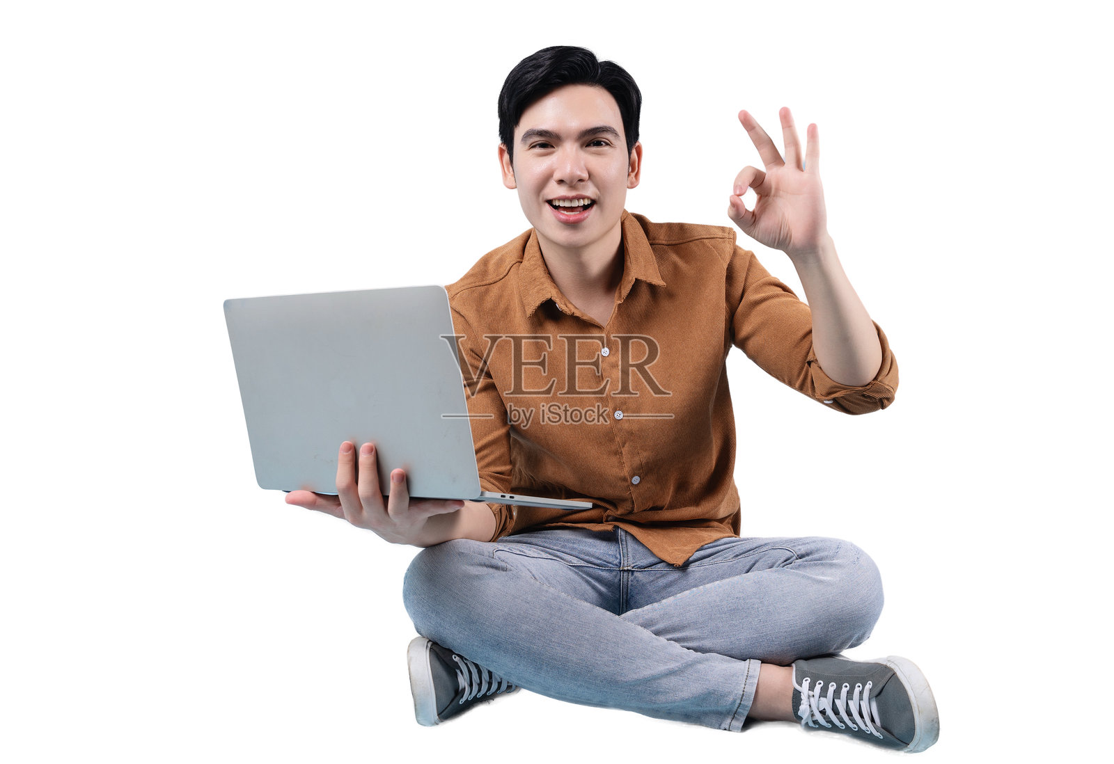 年轻的亚洲商人在白色背景上照片摄影图片