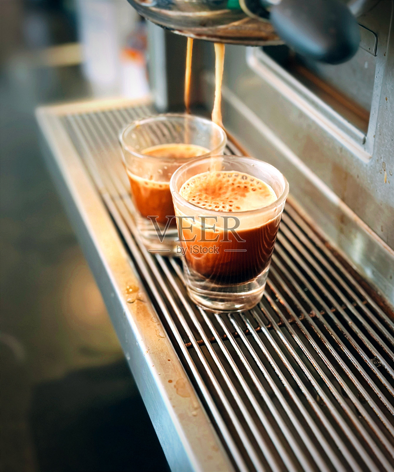 浓缩咖啡的萃取照片摄影图片