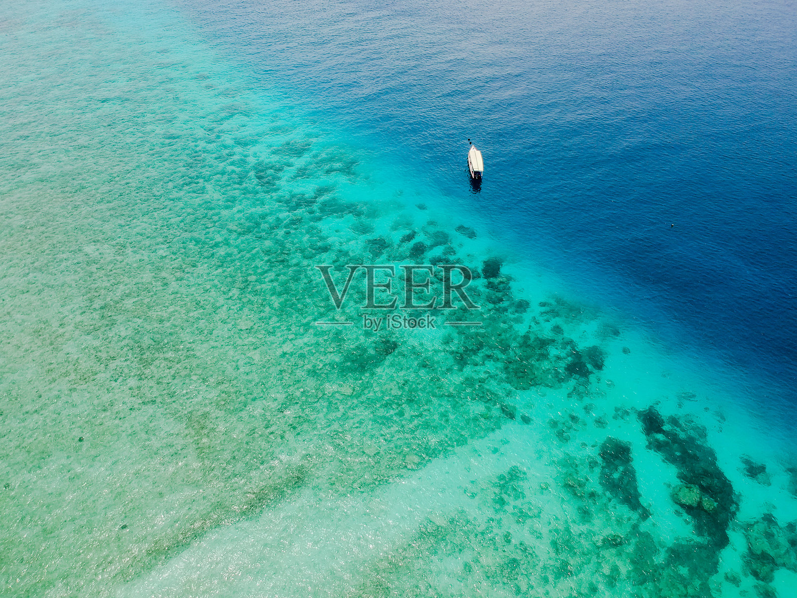 令人惊叹的吉利群岛无人机视角:从空中俯瞰热带天堂照片摄影图片