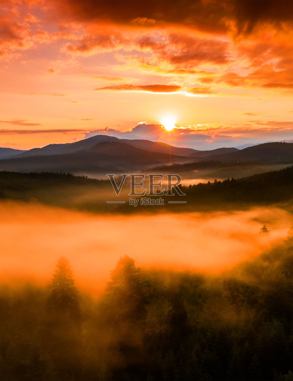 美丽的日出风景,山间日落,美丽的日出和日落风景照片摄影图片