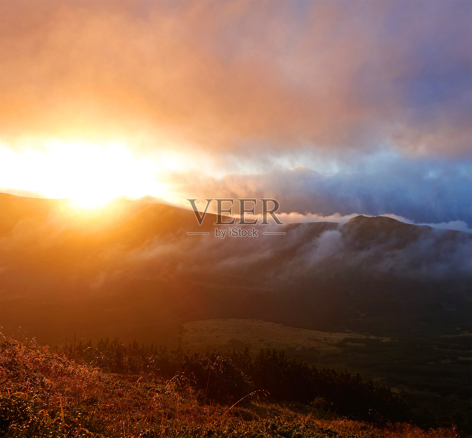 美丽的日出风景,山间日落,美丽的日出和日落风景照片摄影图片