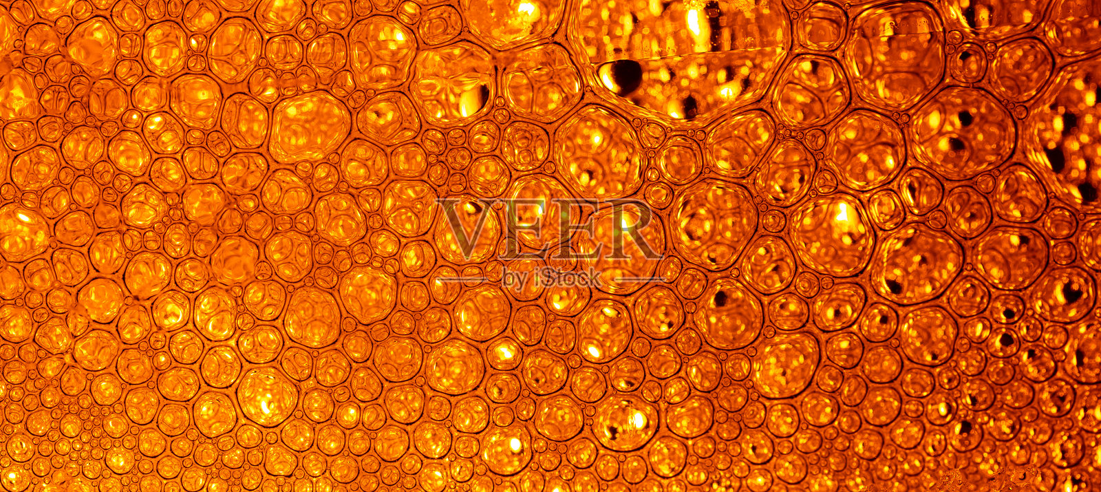 宏观橙色气泡纹理,黄色和橙色气泡,水中的油滴,烹饪用橄榄油背景。照片摄影图片