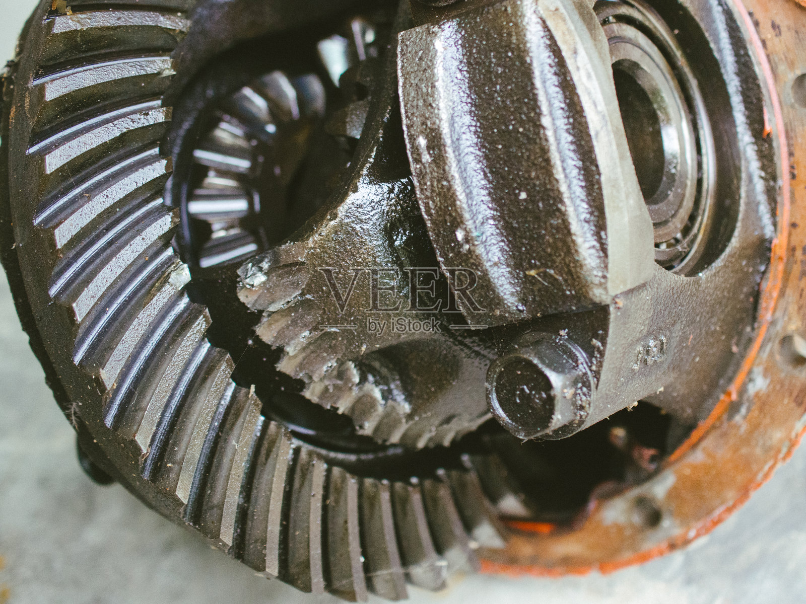 破损的差速器照片摄影图片