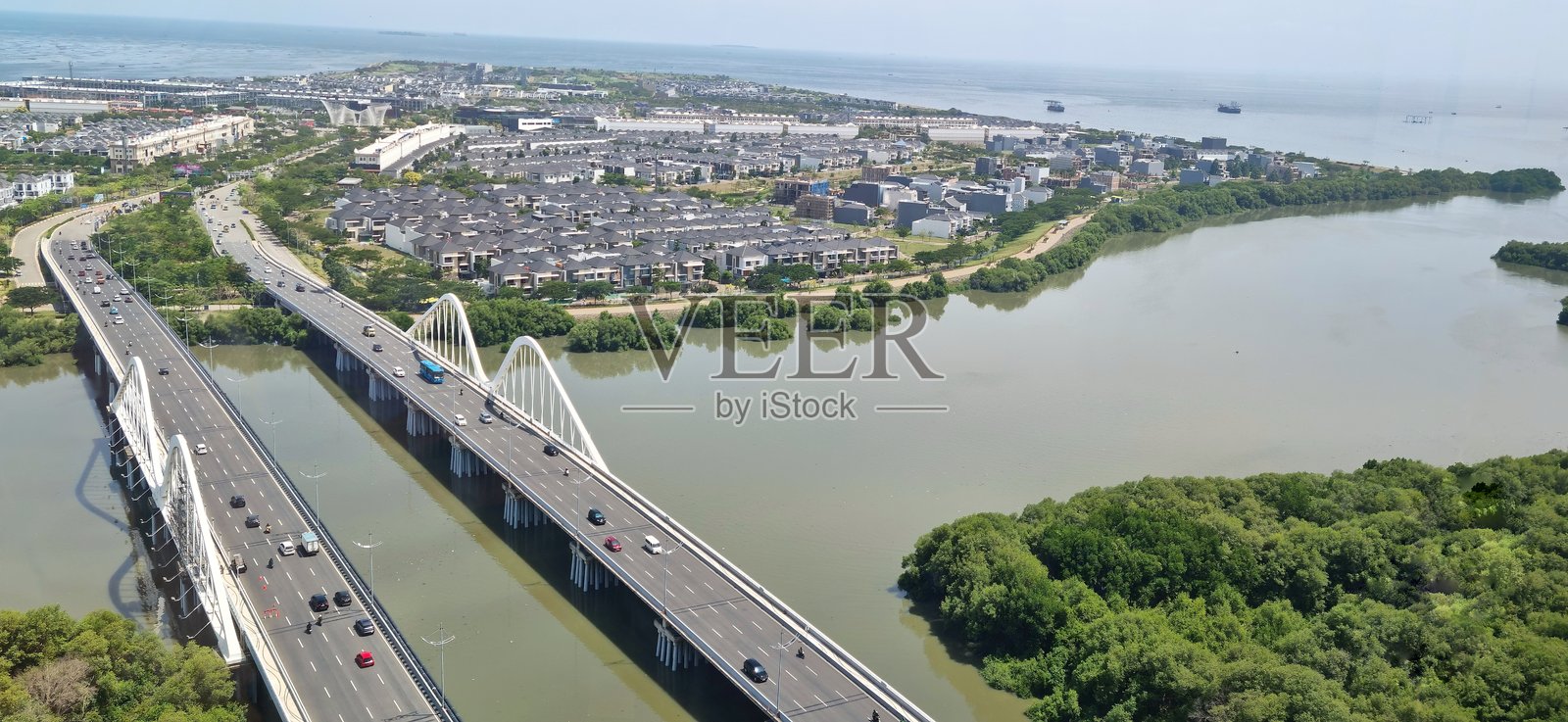 雅加达北部的岛际桥照片摄影图片