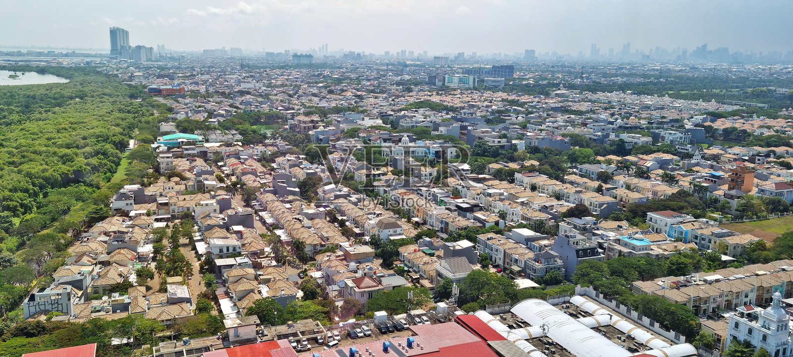 雅加达北部城市的鸟瞰图照片摄影图片