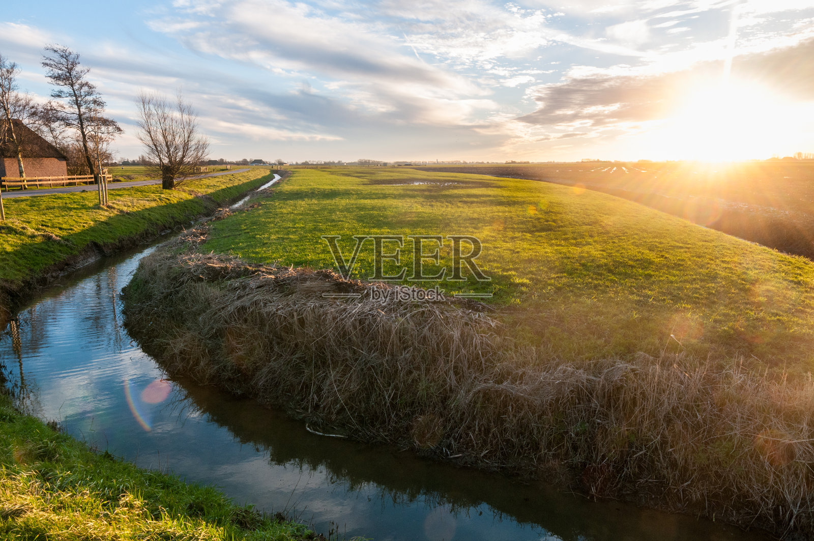 壮观的日落景色在万斯沃特上空照片摄影图片