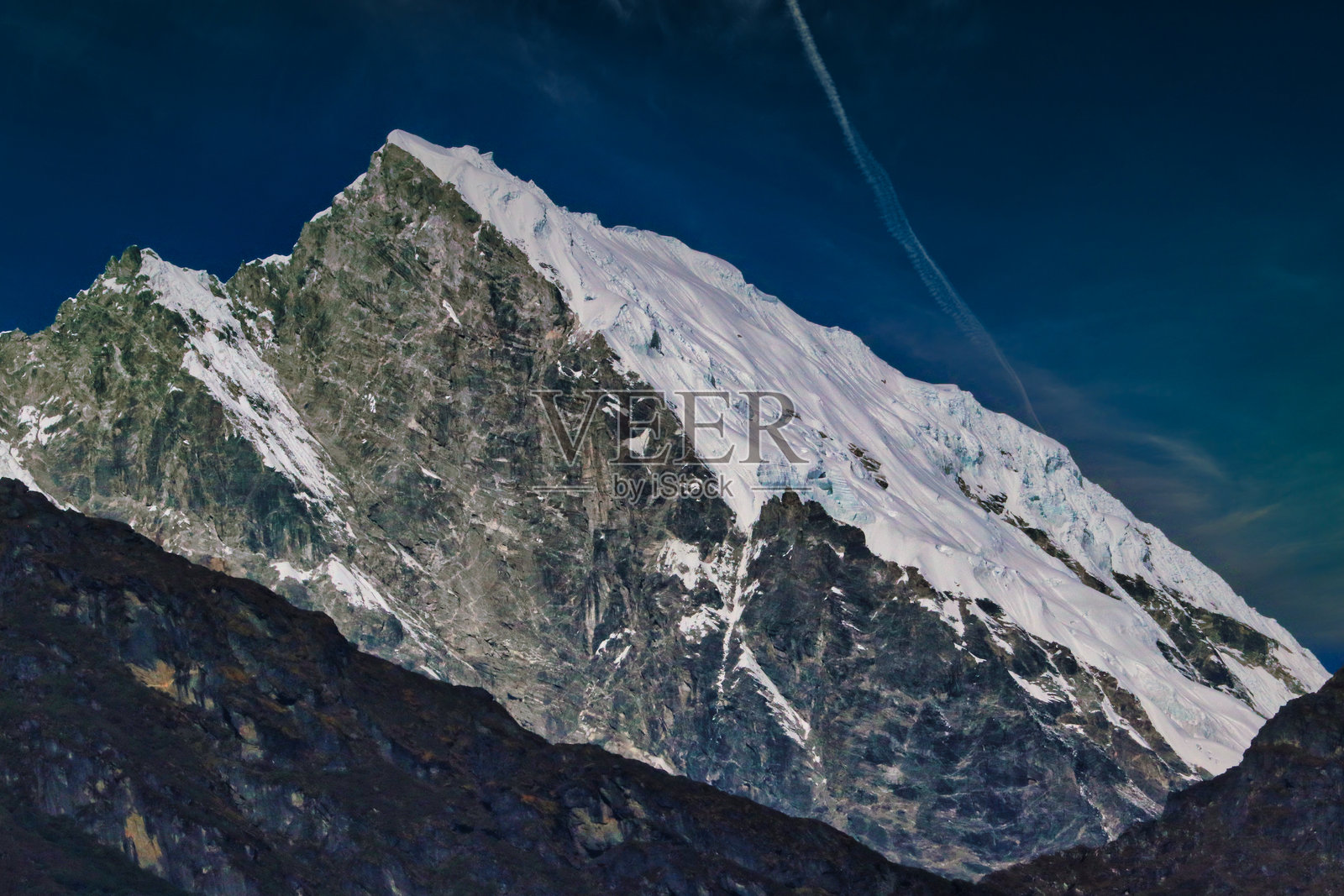 卡里永峰峰顶,卢克拉,尼泊尔照片摄影图片