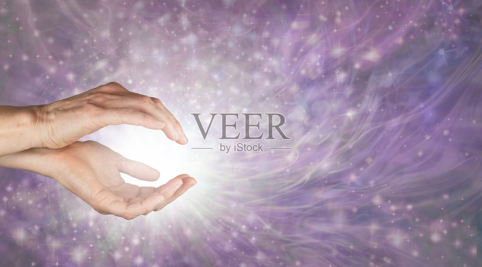 来享受一些灵气疗愈能量吧照片摄影图片