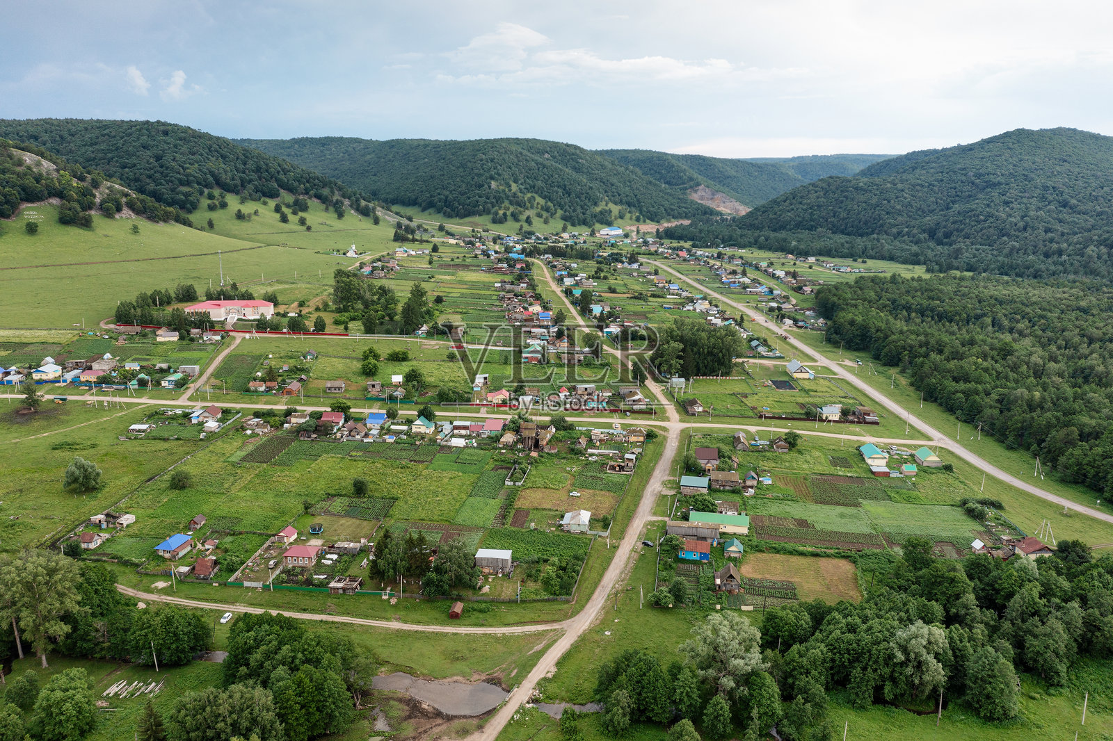 南乌拉尔,巴什基尔,塔什拉村。鸟瞰图。照片摄影图片