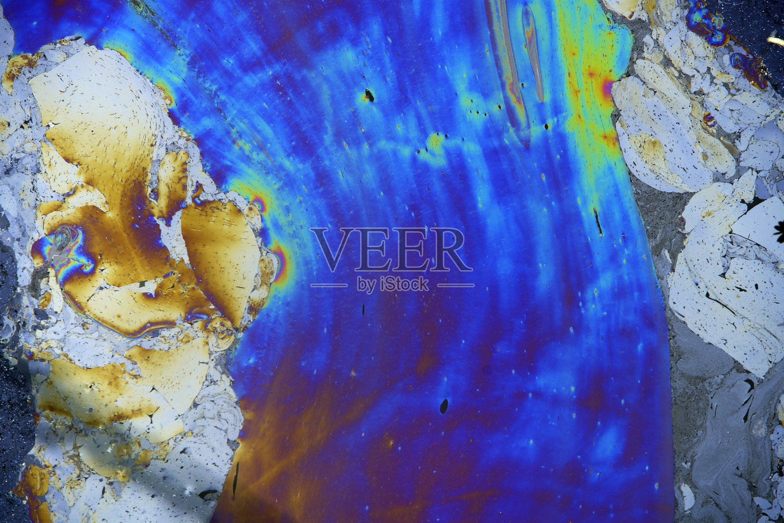 充满活力的多彩抽象背景,具有彩虹色的图案和纹理,展现出美丽的色彩漩涡和流动的动态,适用于创意项目。照片摄影图片