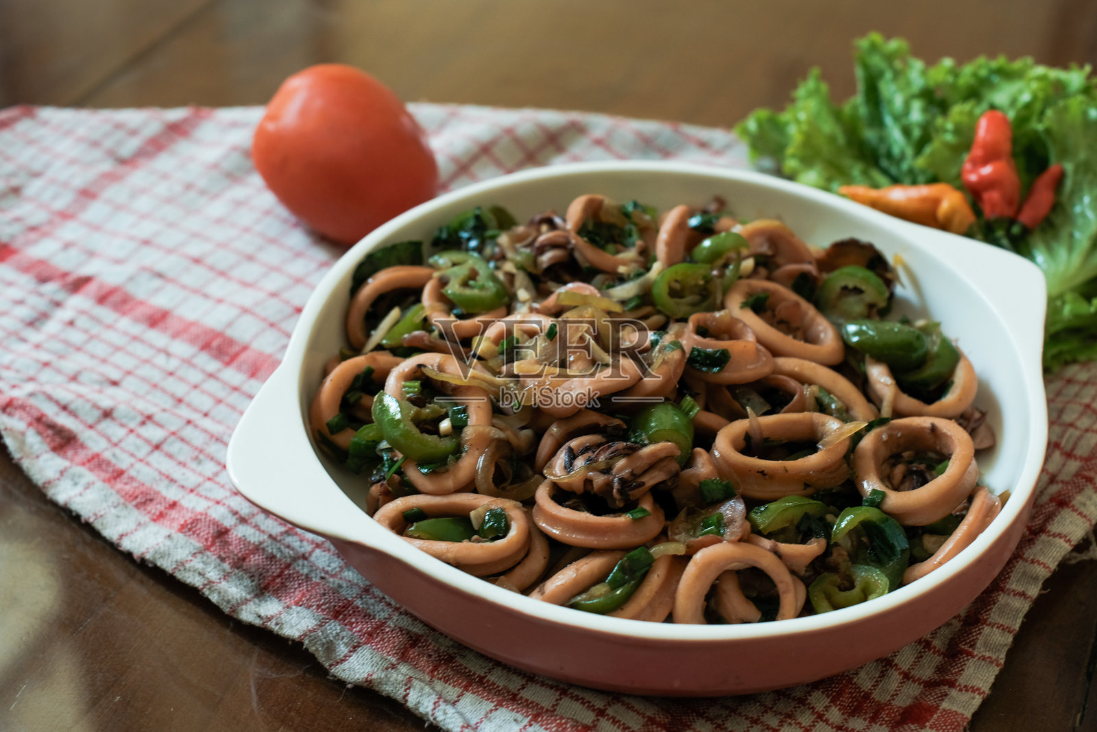 家常菜:甜酱炒鱿鱼蔬菜照片摄影图片