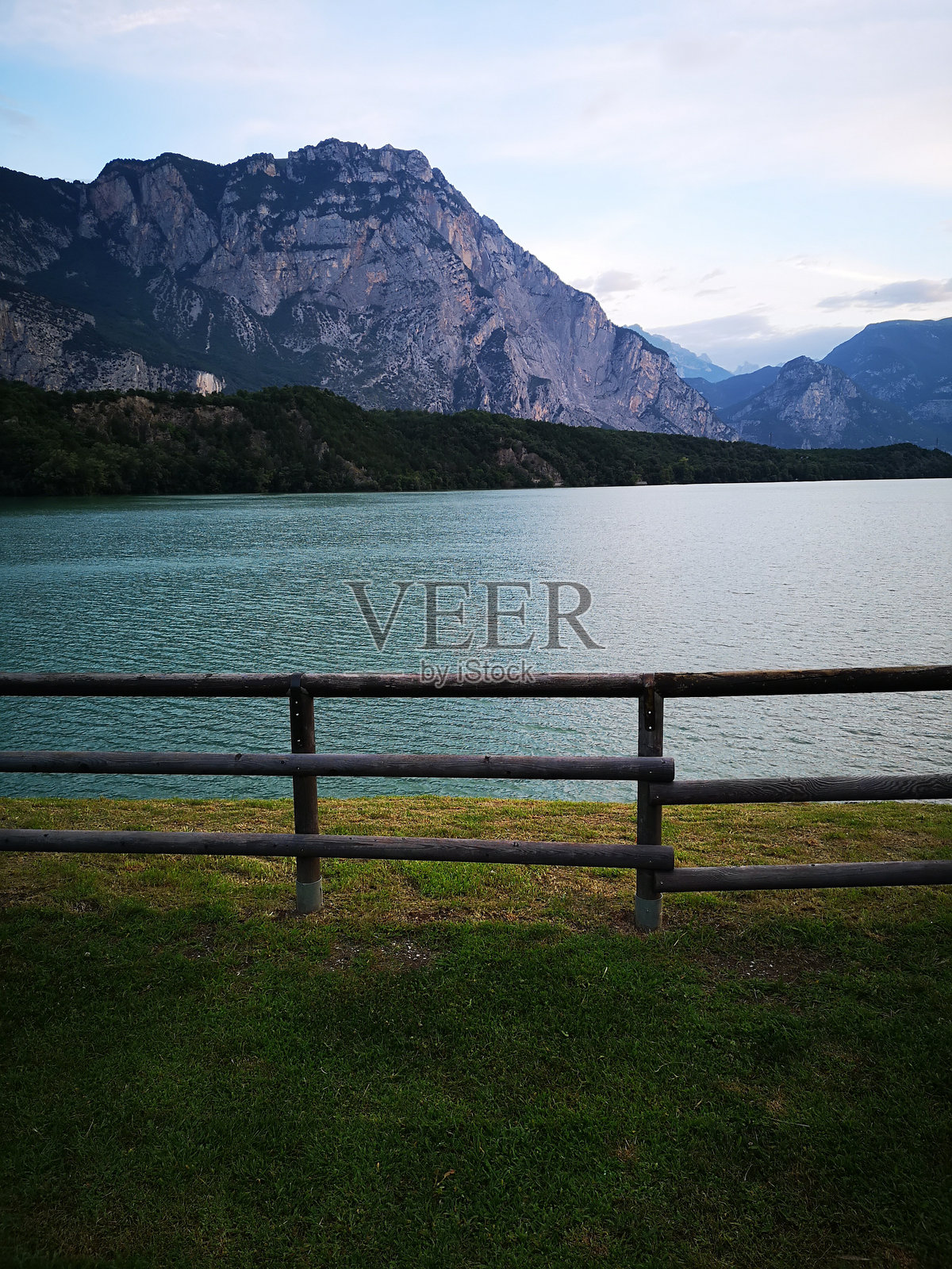 围栏的视角照片摄影图片