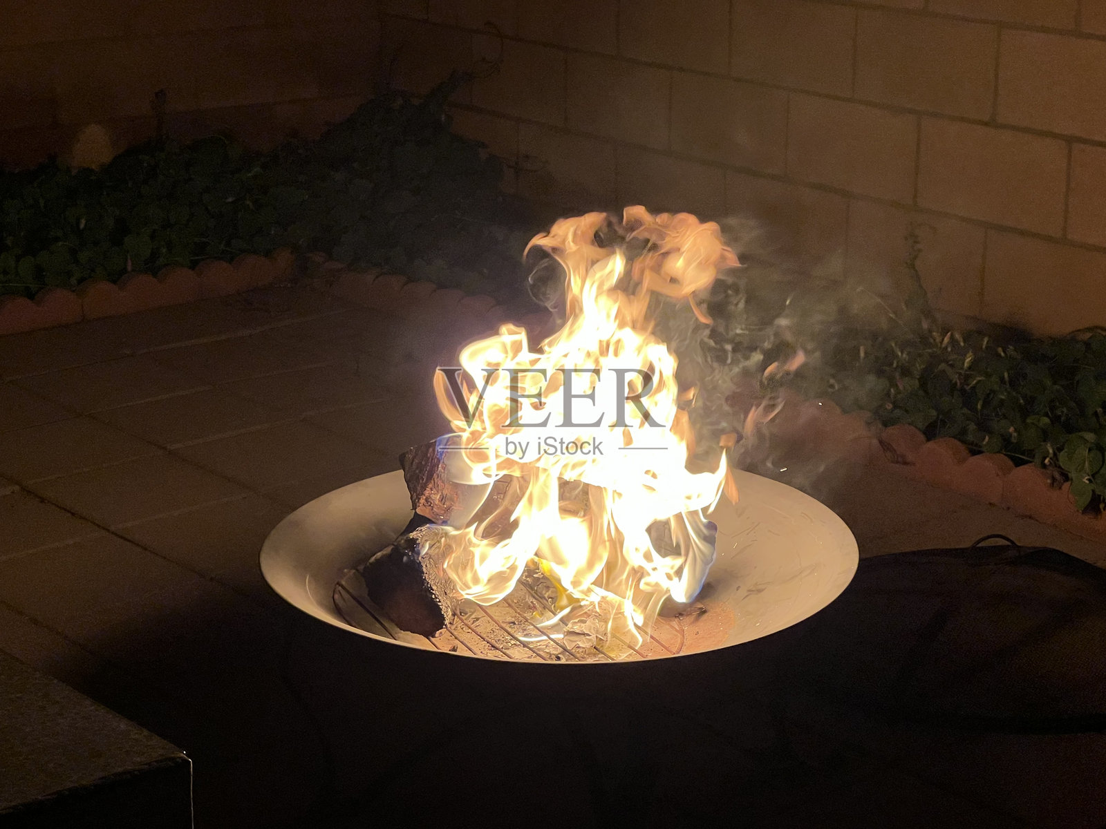 后院火坑照片摄影图片