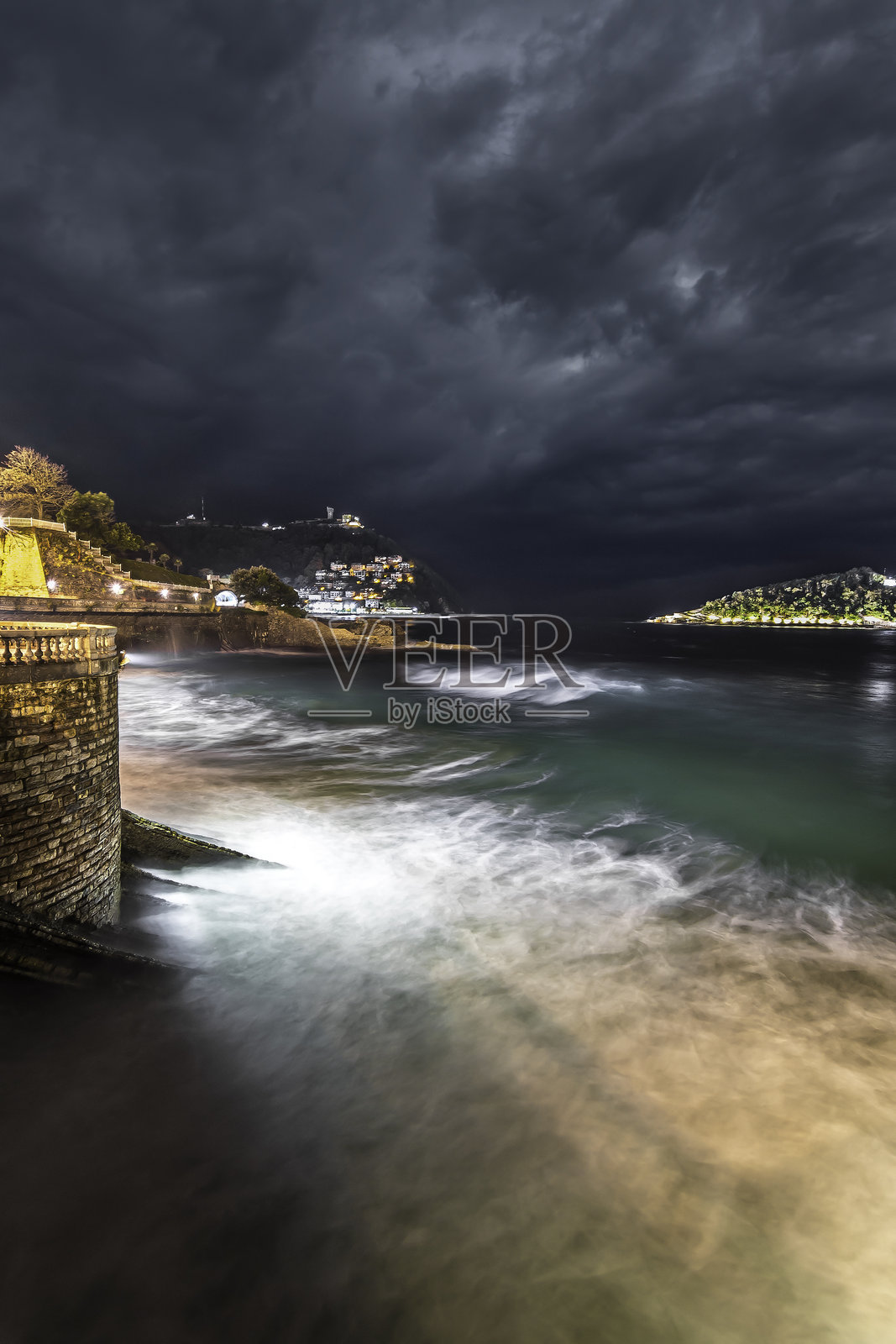 坎塔布里亚之夜照片摄影图片