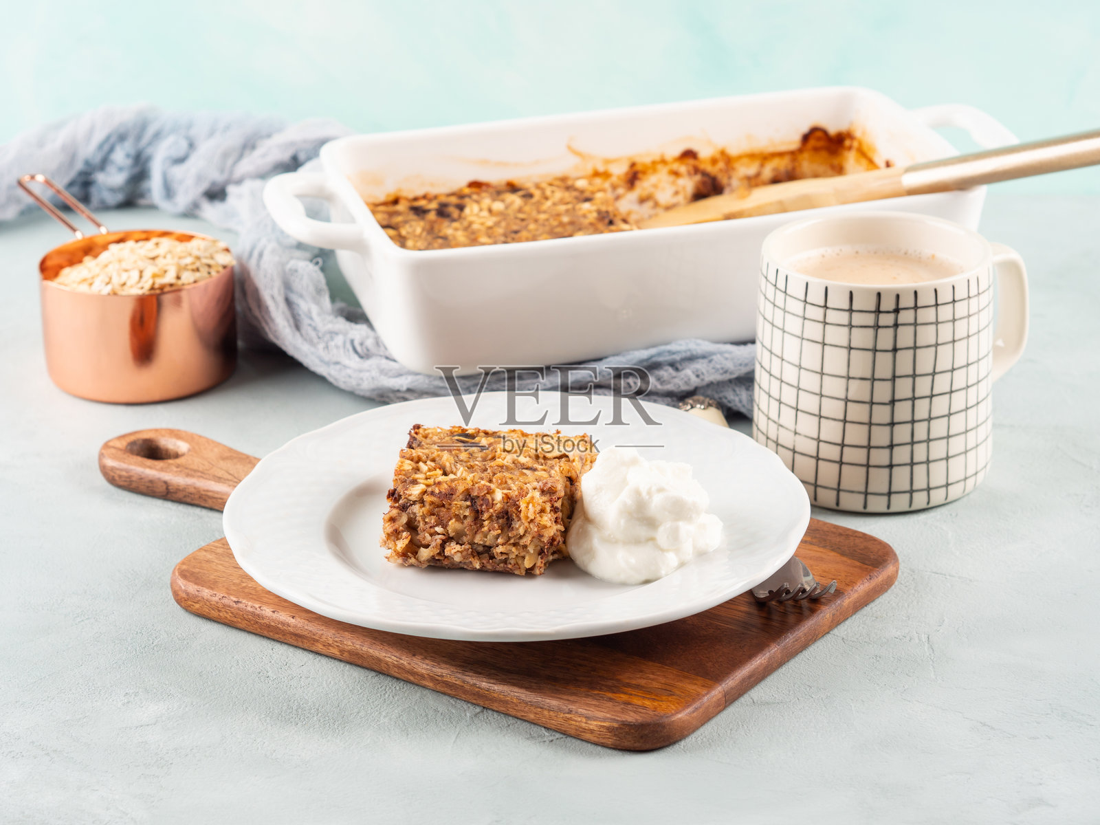 巧克力碎片花生酱烤燕麦粥照片摄影图片