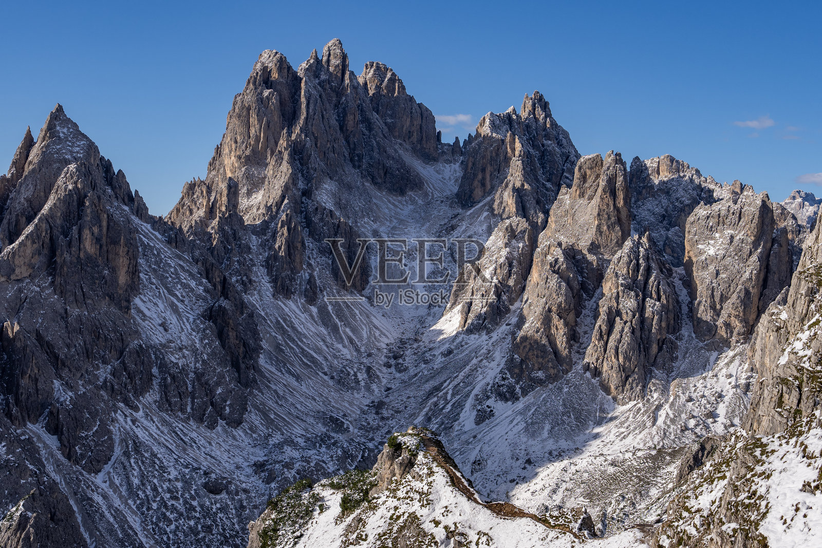卡迪尼·迪·米苏里纳的宏伟峰岩山。地点:意大利多洛米蒂的三峰山。照片摄影图片