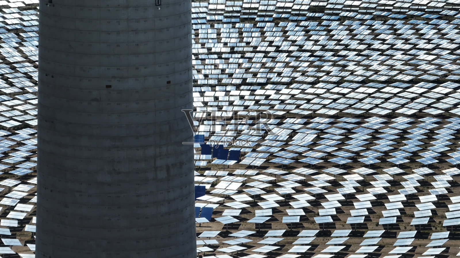 熔盐塔太阳能热发电站,德令哈,海西,青海,中国,亚洲。柴达木盆地。照片摄影图片