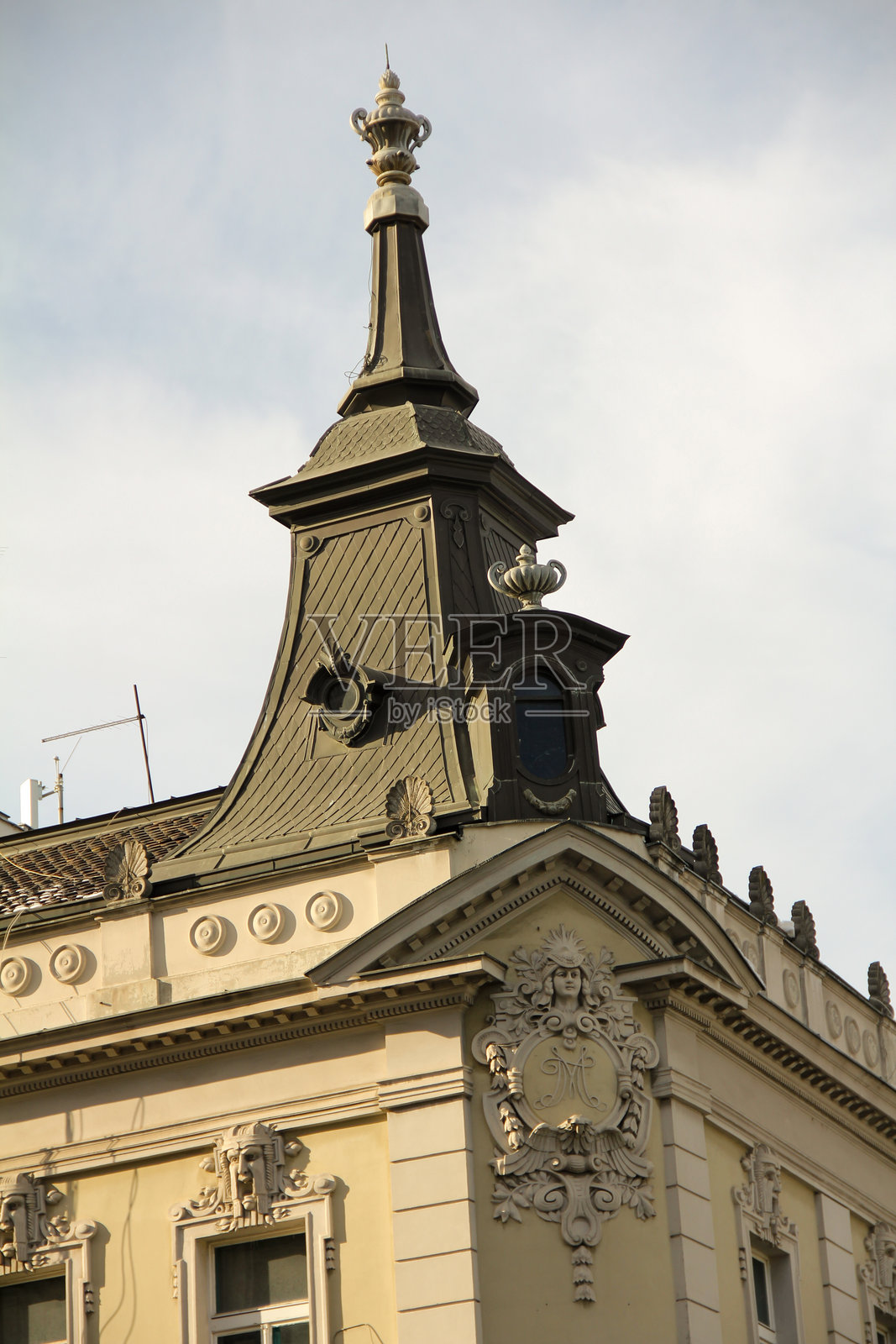贝尔格莱德特有的建筑,装饰和细节丰富的建筑物照片摄影图片