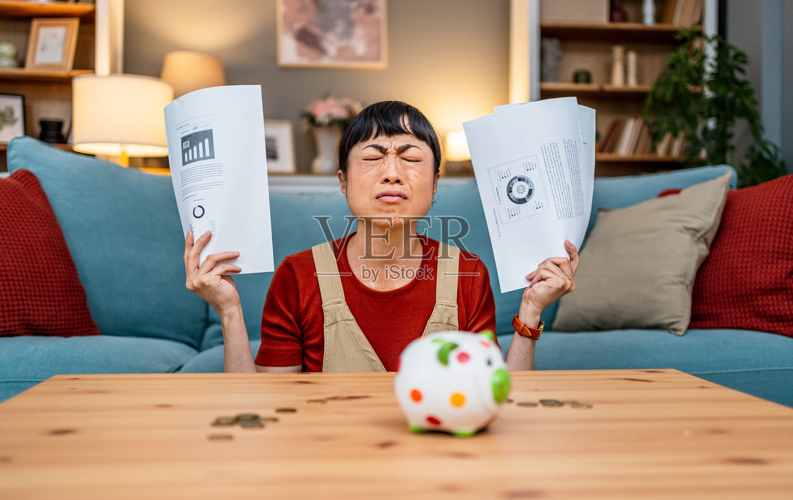 我该如何支付这些账单?照片摄影图片