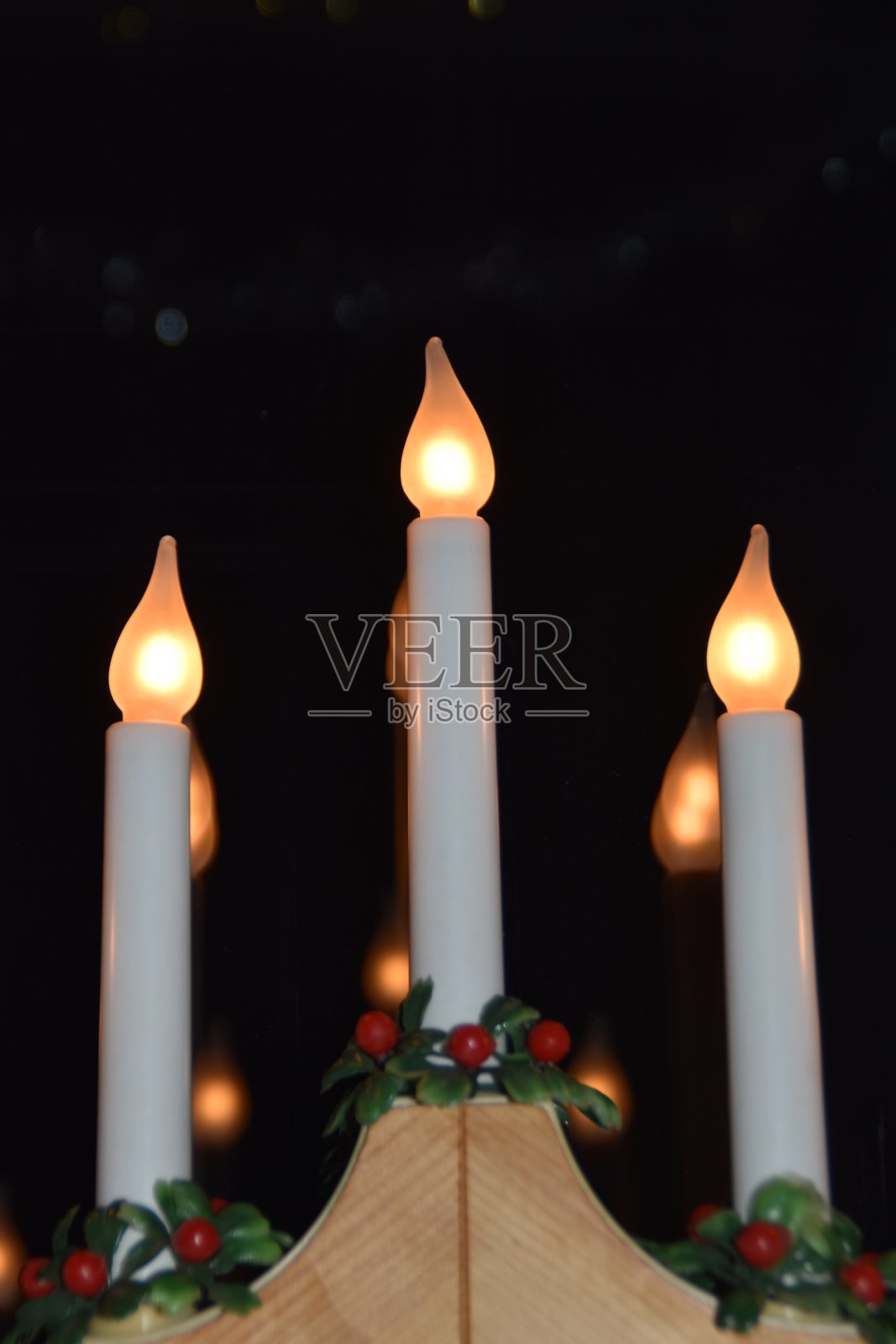 黑暗中的烛光照片摄影图片