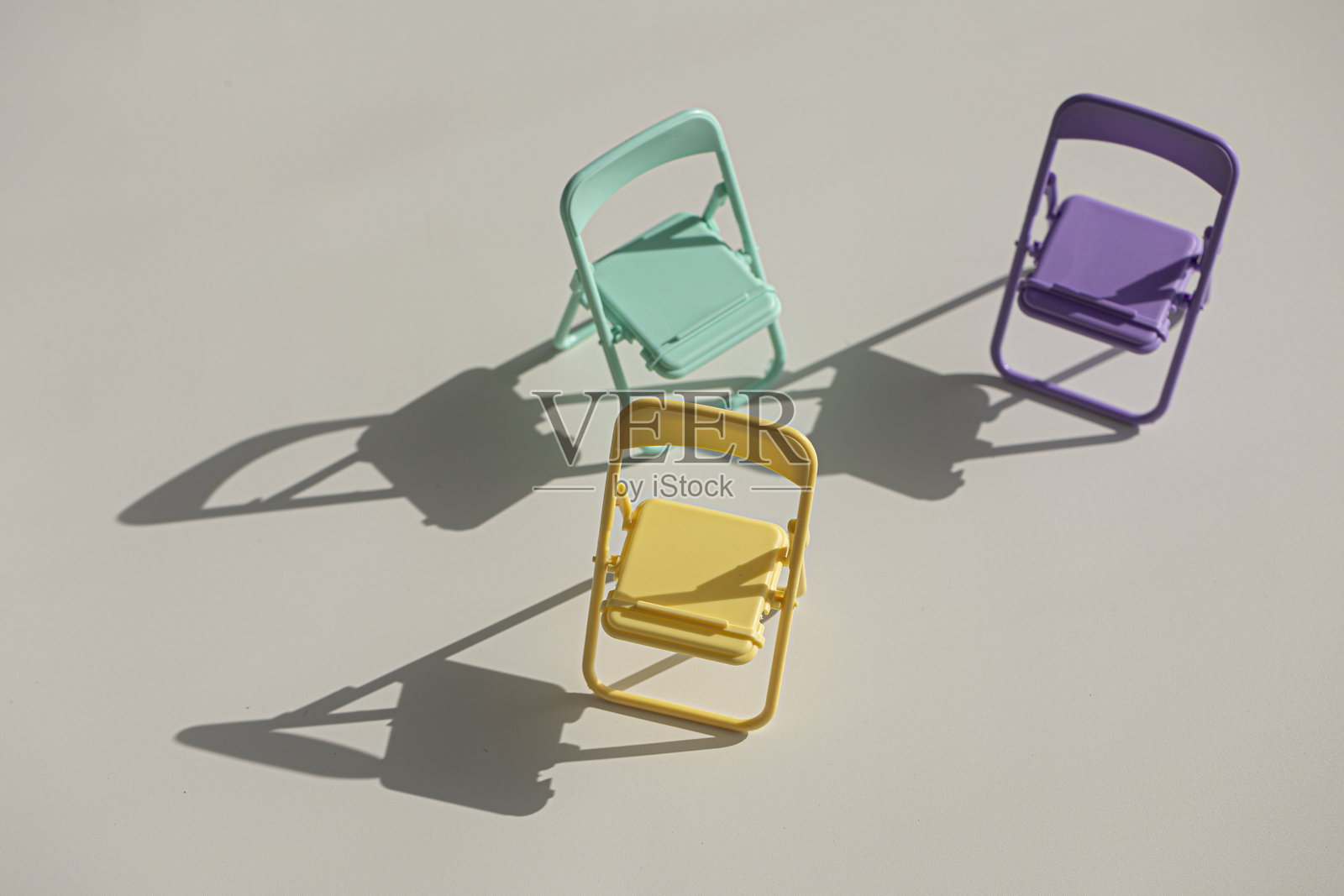 塑料可折叠小型迷你椅子家具物品照片摄影图片