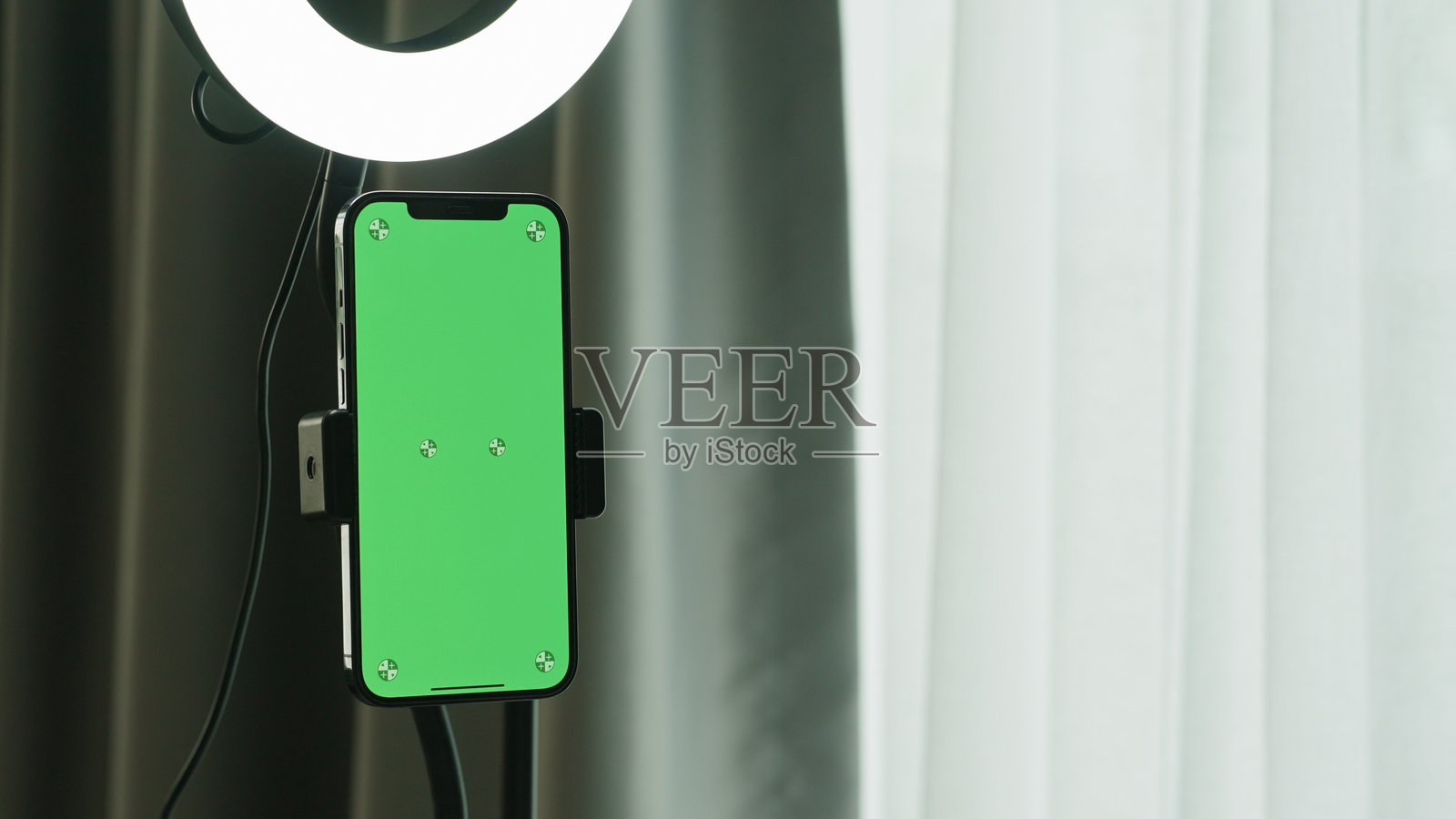 智能手机上的绿幕。照片摄影图片